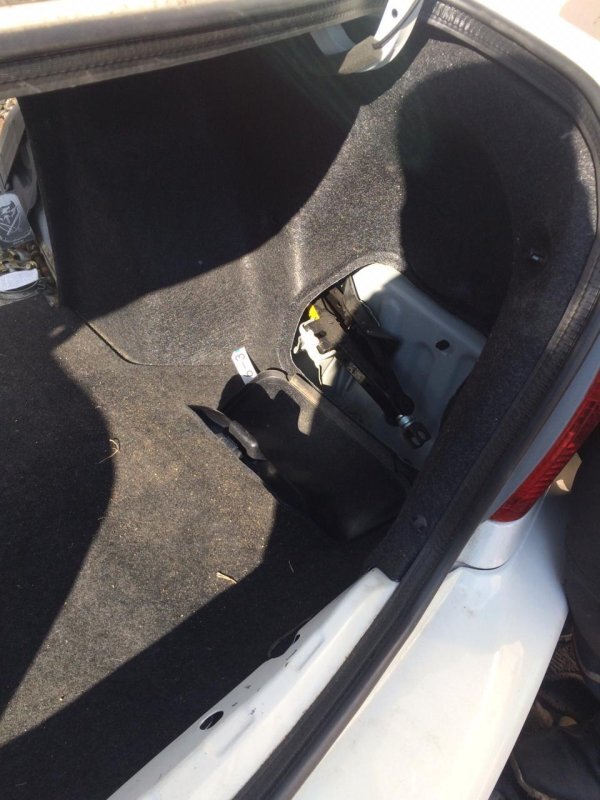 Обшивка пола багажника Toyota Platz SCP11 1SZ-FE