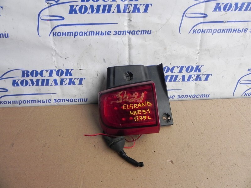 Фонарь стоп-сигнала Nissan Elgrand MNE51 VQ25DE лев
