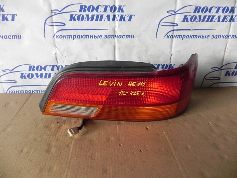 Фонарь стоп-сигнала Toyota Corolla Levin AE111 4A-FE прав