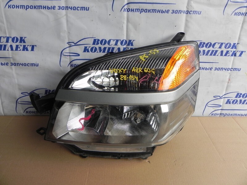 Фара Toyota Voxy AZR60G 1AZ-FSE лев