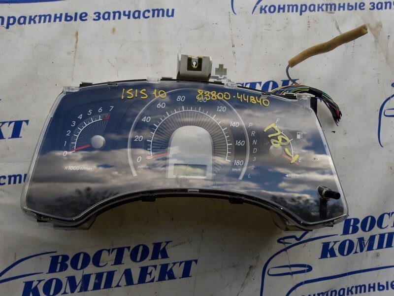 Комбинация приборов Toyota Isis ZNM10G 1ZZ-FE