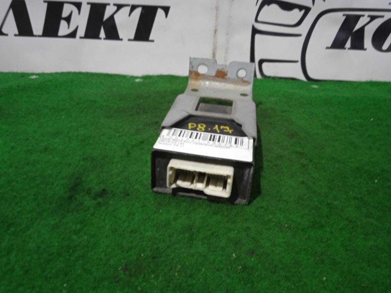 Блок управления дверьми Nissan Liberty RM12 QR20DE