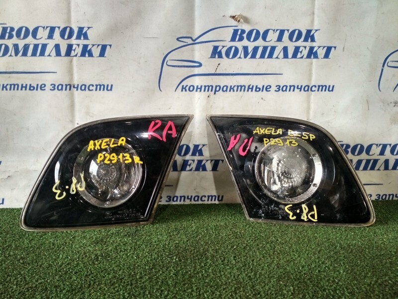Фонарь вставка багажника Mazda Axela BK5P ZY-VE прав