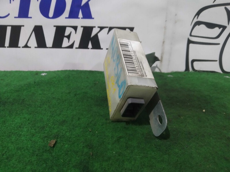 Блок управления дверьми Honda Mobilio 2002 GB2 L15A