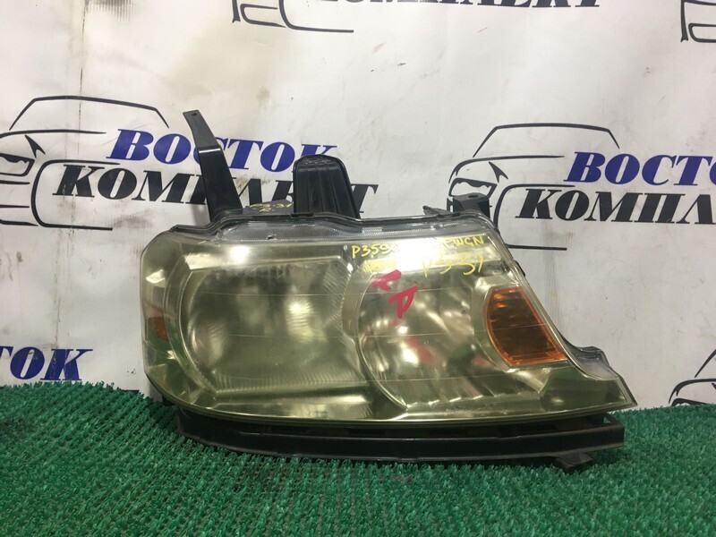Фара Honda Stepwgn RF3 K20A прав