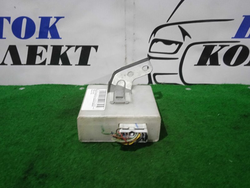 Блок управления дверьми Nissan Elgrand AVWE50 QD32ETi