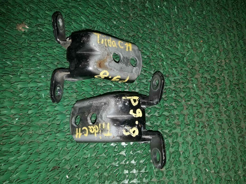 Петля двери Nissan Tiida C11 HR15DE