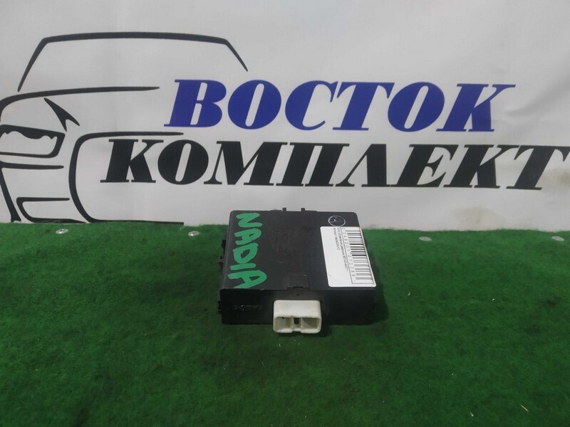 Блок управления дверьми Toyota Nadia SXN10