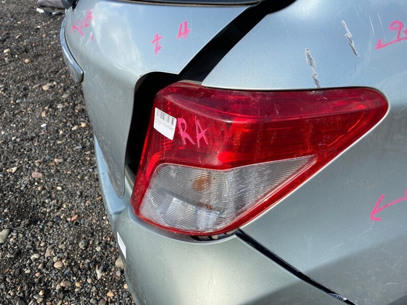 Фонарь стоп-сигнала Toyota Vitz NSP130 1NR-FE прав