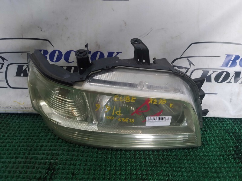 Фара Nissan Cube AZ10 CGA3DE прав