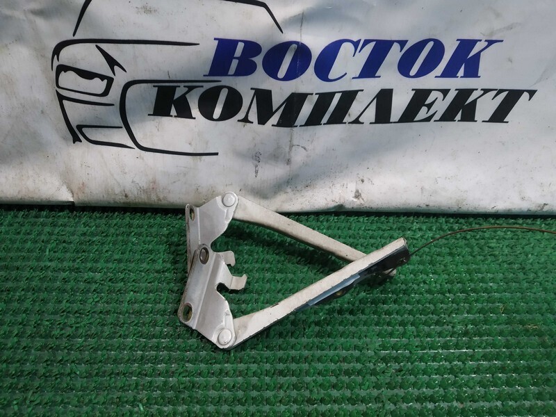 Петля капота Nissan Bluebird HU14 SR20DE