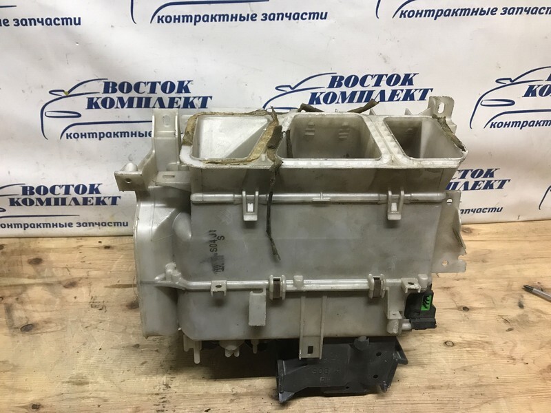 Корпус вентилятора отопителя Honda Civic EK3 D15B