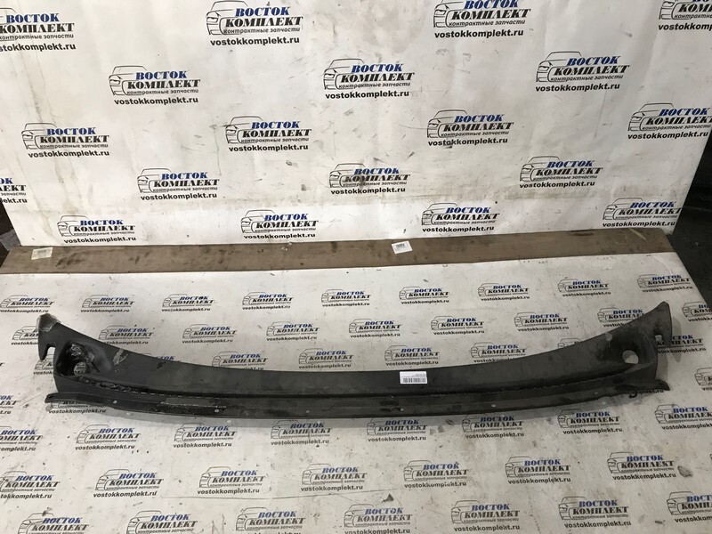 Решетка под лобовое стекло Mitsubishi Delica 2000 PD8W 4M40