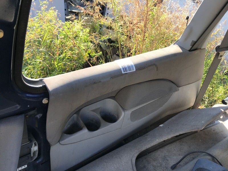 Обшивка стойки кузова Mitsubishi Delica 2000 PD8W 4M40 лев