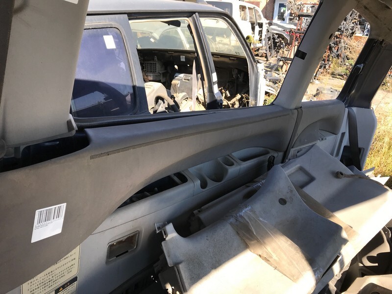 Обшивка стойки кузова Mitsubishi Delica 2000 PD8W 4M40 прав