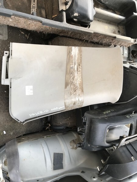 Обшивка стойки кузова Mitsubishi Pajero iO 1999 H66W 4G93 прав