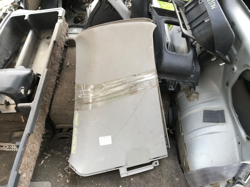 Обшивка стойки кузова Mitsubishi Pajero iO 1999 H66W 4G93 лев