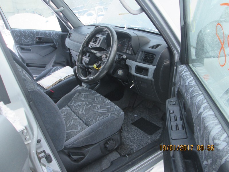 Обшивка стойки кузова Mitsubishi Pajero iO 2000 H76W 4G93 лев