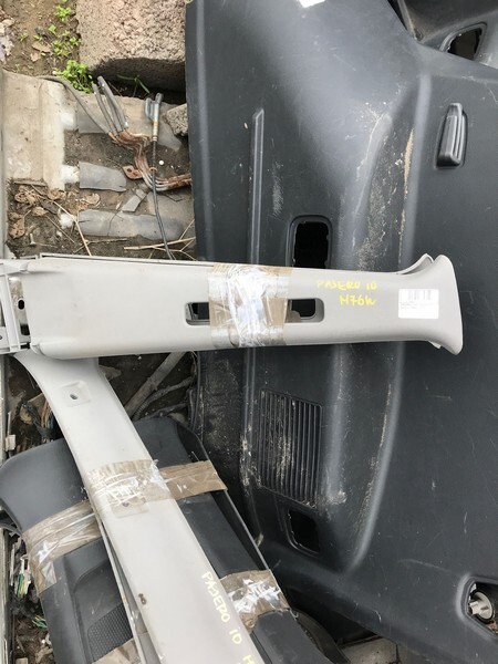 Обшивка стойки кузова Mitsubishi Pajero iO 2000 H76W 4G93 прав