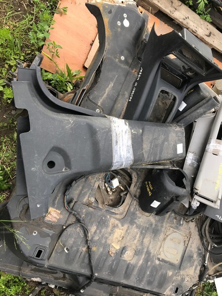 Обшивка стойки кузова Mitsubishi Pajero iO 2000 H77W 4G94 лев