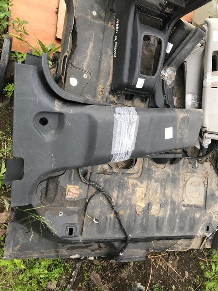 Обшивка стойки кузова Mitsubishi Pajero iO 2000 H77W 4G94 прав