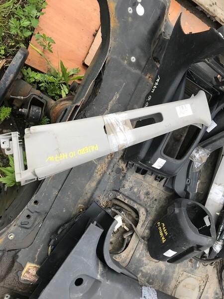 Обшивка стойки кузова Mitsubishi Pajero iO 2000 H77W 4G94 лев