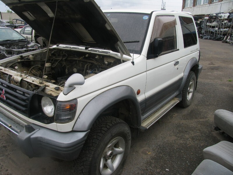 Обшивка стойки кузова Mitsubishi Pajero 1995 V26W 4M40 лев