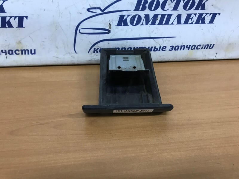 Пепельница Nissan Cube Z10 CGA3DE