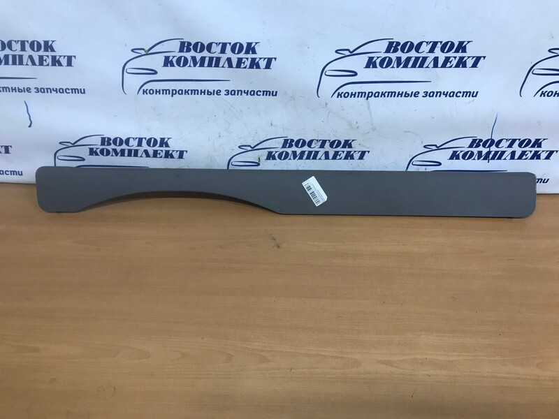 Накладка багажника Nissan Elgrand AVWE50 VQ35DE зад прав