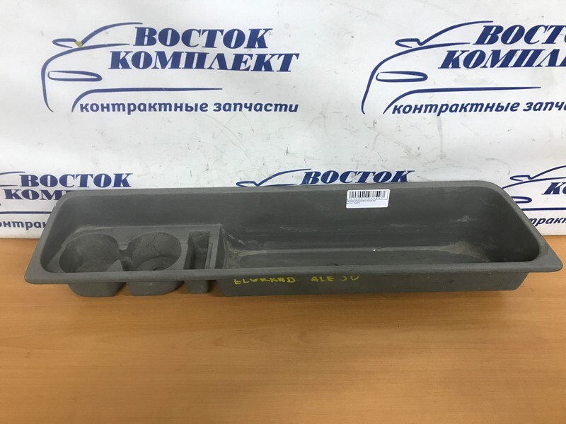 Накладка Nissan Elgrand AVWE50 VQ35DE прав