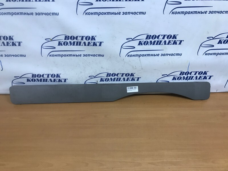 Накладка багажника Nissan Elgrand AVWE50 VQ35DE зад лев