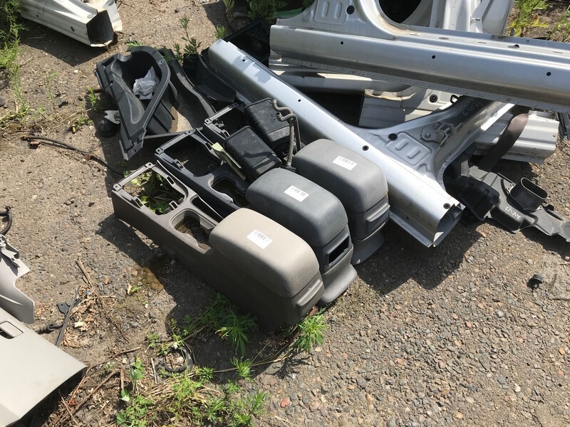 Подлокотник Nissan Sunny FB15 QG15DE