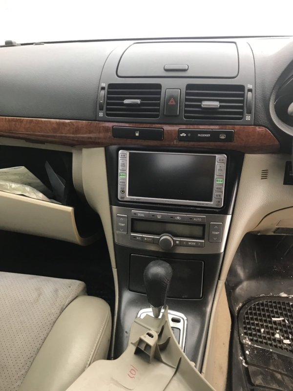 Подлокотник Toyota Avensis AZT250 2AZ-FSE