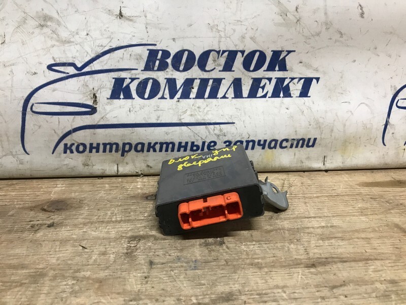 Блок управления дверьми Toyota Celica 1998 ST202 3S-FE