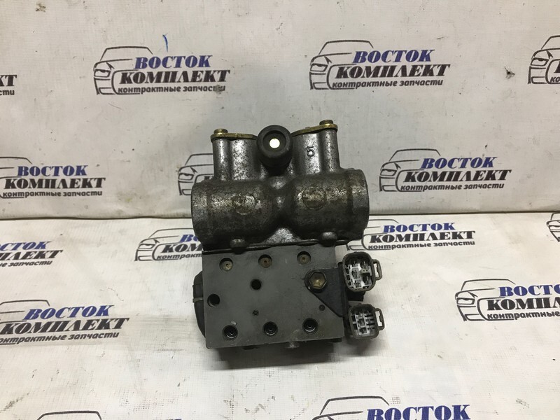 Блок ABS Toyota Granvia 1995 KCH16W 1KZ-TE