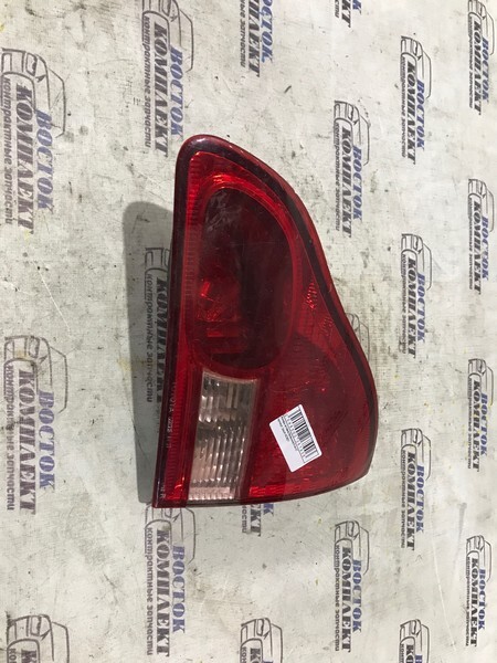 Фонарь вставка багажника Toyota Ipsum 2001 ACM21W 2AZ-FE прав