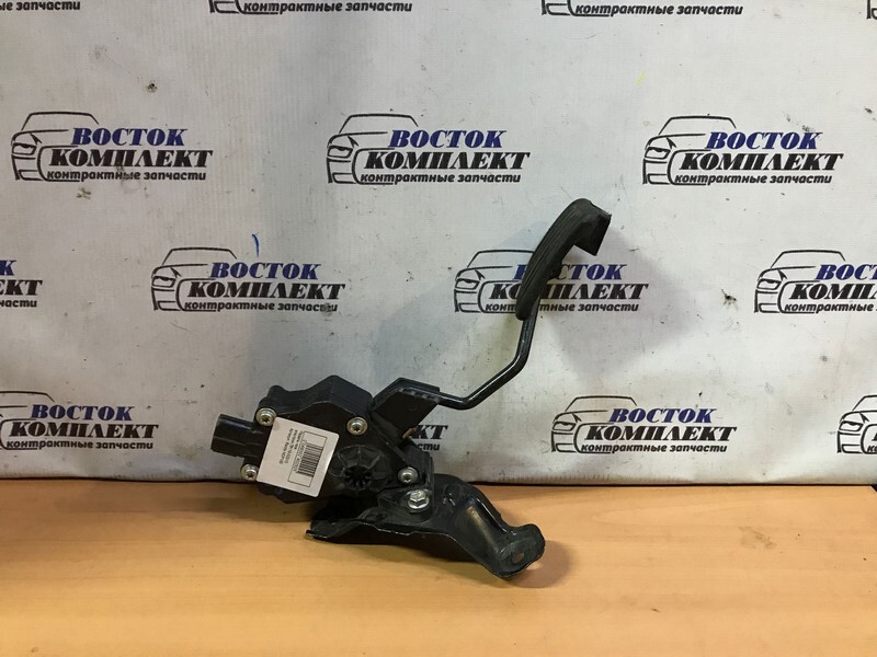 Педаль газа Toyota Ractis 2006 NCP100 1NZ-FE