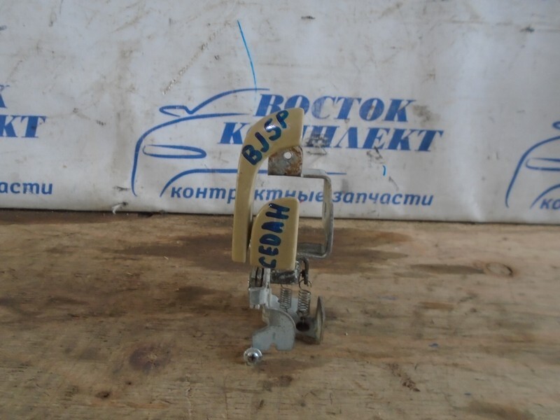 Ручка двери внутренняя Mazda Familia BJ5P ZL-DE