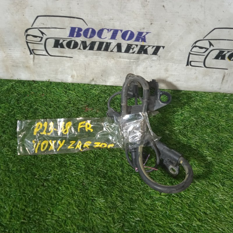 Датчик ABS Toyota Voxy 2009 ZRR70G 3ZR-FE перед прав