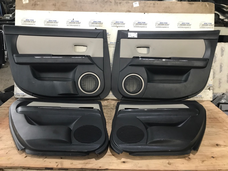 Обшивка двери Mazda Verisa DC5W ZY-VE