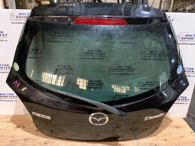 Дверь задняя багажника Mazda Demio DE3FS ZJ-VE