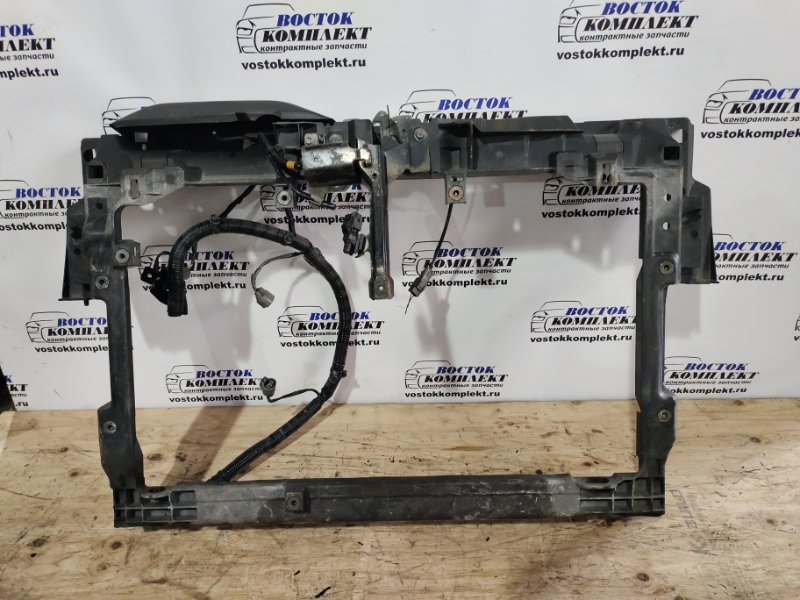 Рамка радиатора Mazda MPV 2006 LY3P L3-VE