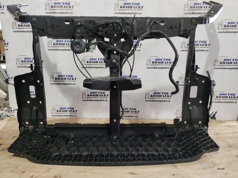 Рамка радиатора Nissan Serena C26 MR20DD