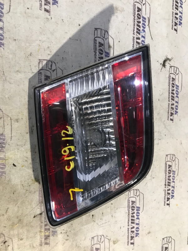 Фонарь вставка багажника Mazda MPV 2006 LY3P L3-VE лев