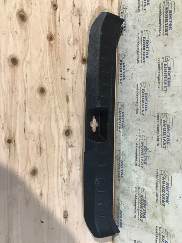 Накладка багажника Nissan Note 2011 E11 HR15DE