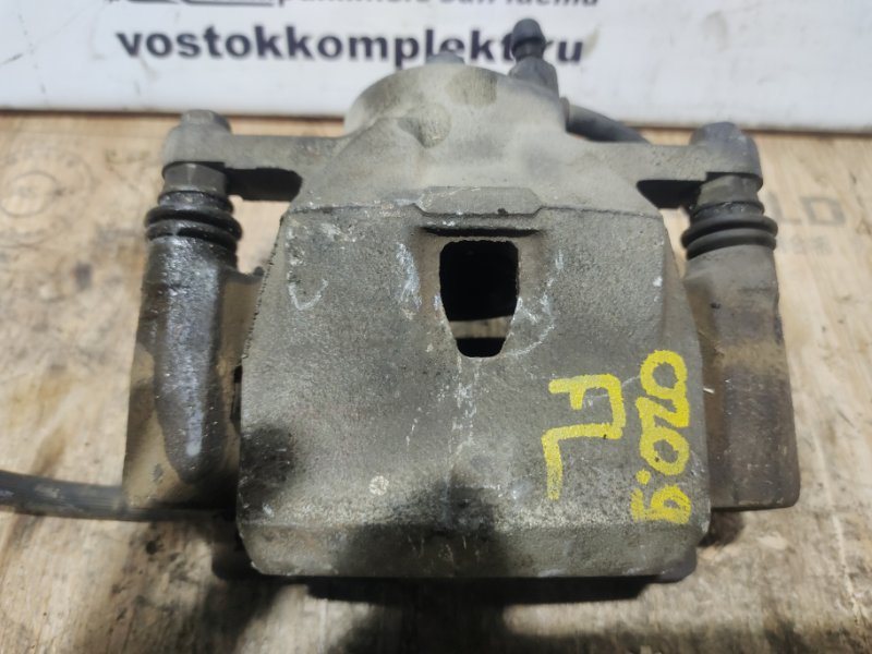 Суппорт Toyota Vitz SCP90 2SZ-FE перед лев