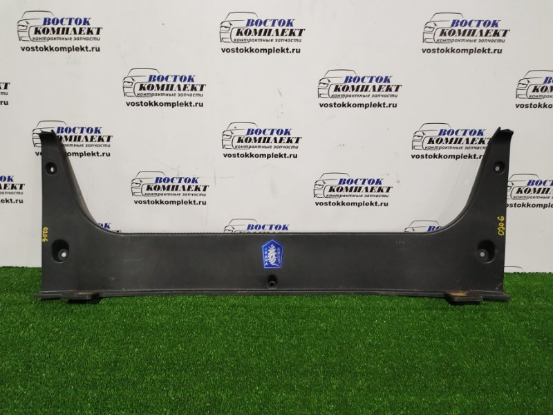 Накладка багажника Toyota Crown GRS180 4GR-FSE