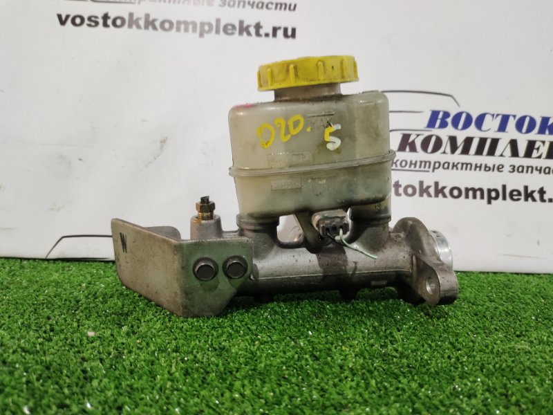 Главный тормозной цилиндр Mazda Familia DX VFY11 QG15DE