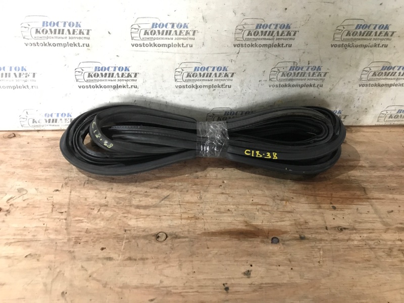 Уплотнительная резинка двери багажника Nissan Serena C25 MR20DE