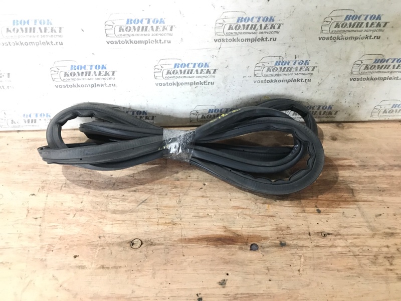 Уплотнительная резинка двери багажника Nissan Note 2011 E11 HR15DE